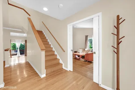 2768 The Mews Northbrook IL 60062