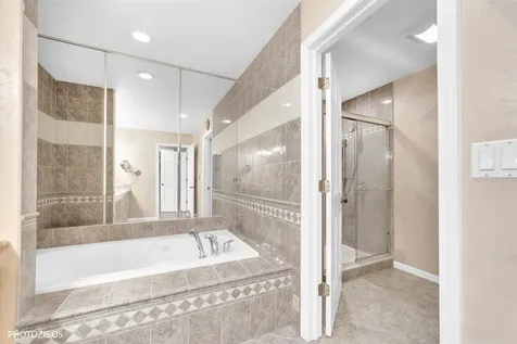 2768 The Mews Northbrook IL 60062
