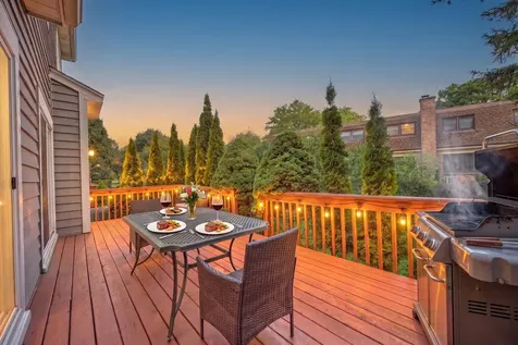 2768 The Mews Northbrook IL 60062