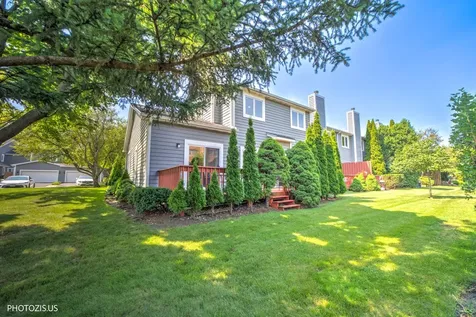 2768 The Mews Northbrook IL 60062