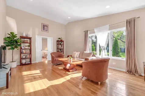 2768 The Mews Northbrook IL 60062