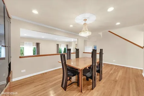 2768 The Mews Northbrook IL 60062