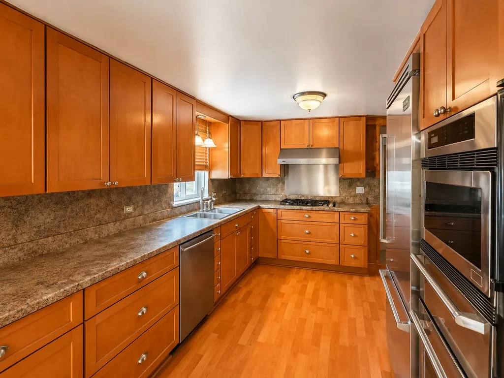 12852 South Manistee Avenue Chicago IL 60633