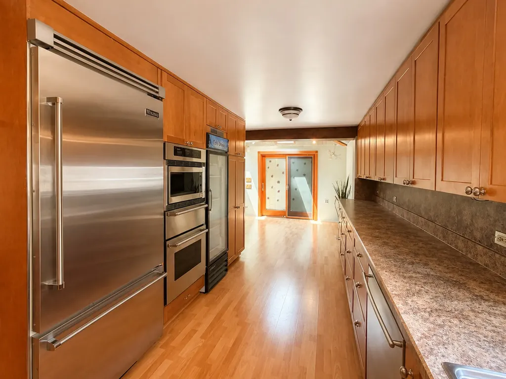 12852 South Manistee Avenue Chicago IL 60633