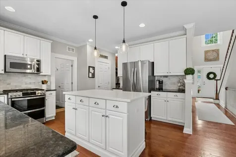 667 Waterbury Avenue Gurnee IL 60031