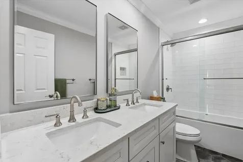 667 Waterbury Avenue Gurnee IL 60031