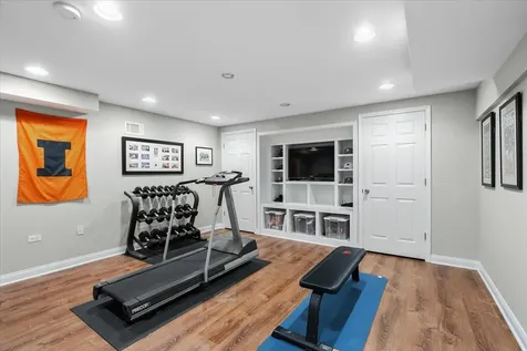 667 Waterbury Avenue Gurnee IL 60031