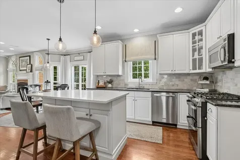 667 Waterbury Avenue Gurnee IL 60031