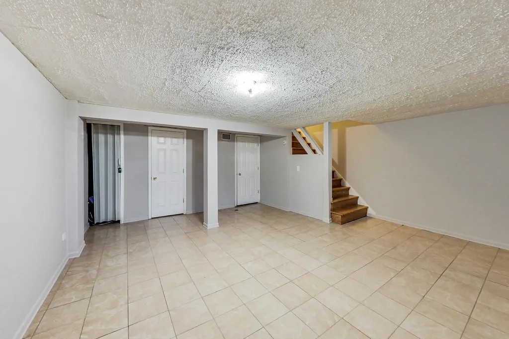 4839 Crain Street Skokie IL 60077
