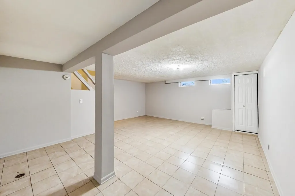 4839 Crain Street Skokie IL 60077