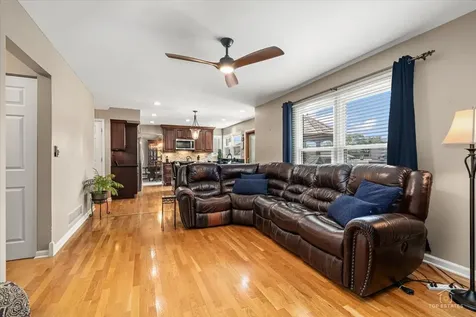 1875 Hawk Lane Elk Grove Village IL 60007