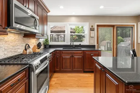 1875 Hawk Lane Elk Grove Village IL 60007