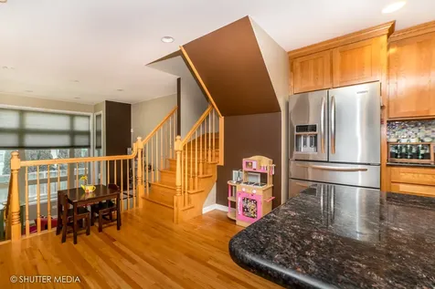 4251 West Montrose Avenue Chicago IL 60641