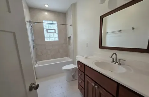 2343 West Winona Street Chicago IL 60625