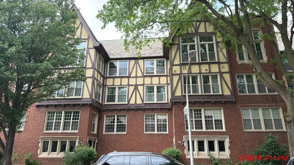 2200 East 70th Place Chicago IL 60649