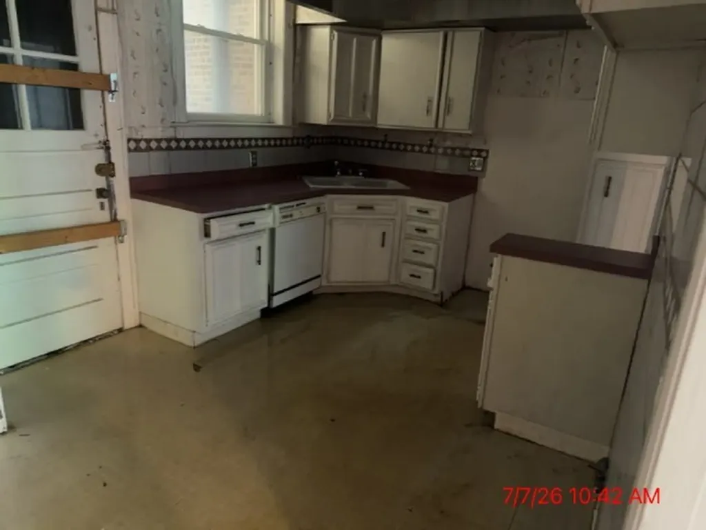 2200 East 70th Place Chicago IL 60649
