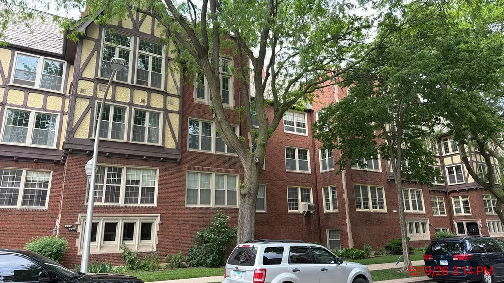 2200 East 70th Place Chicago IL 60649