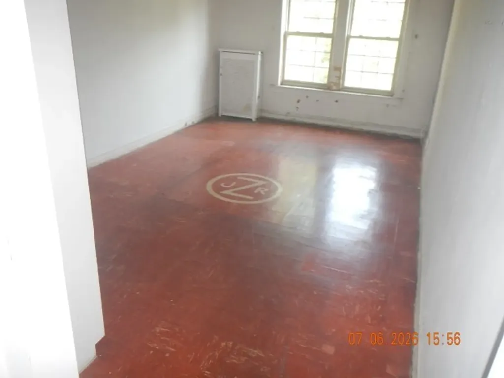 2200 East 70th Place Chicago IL 60649