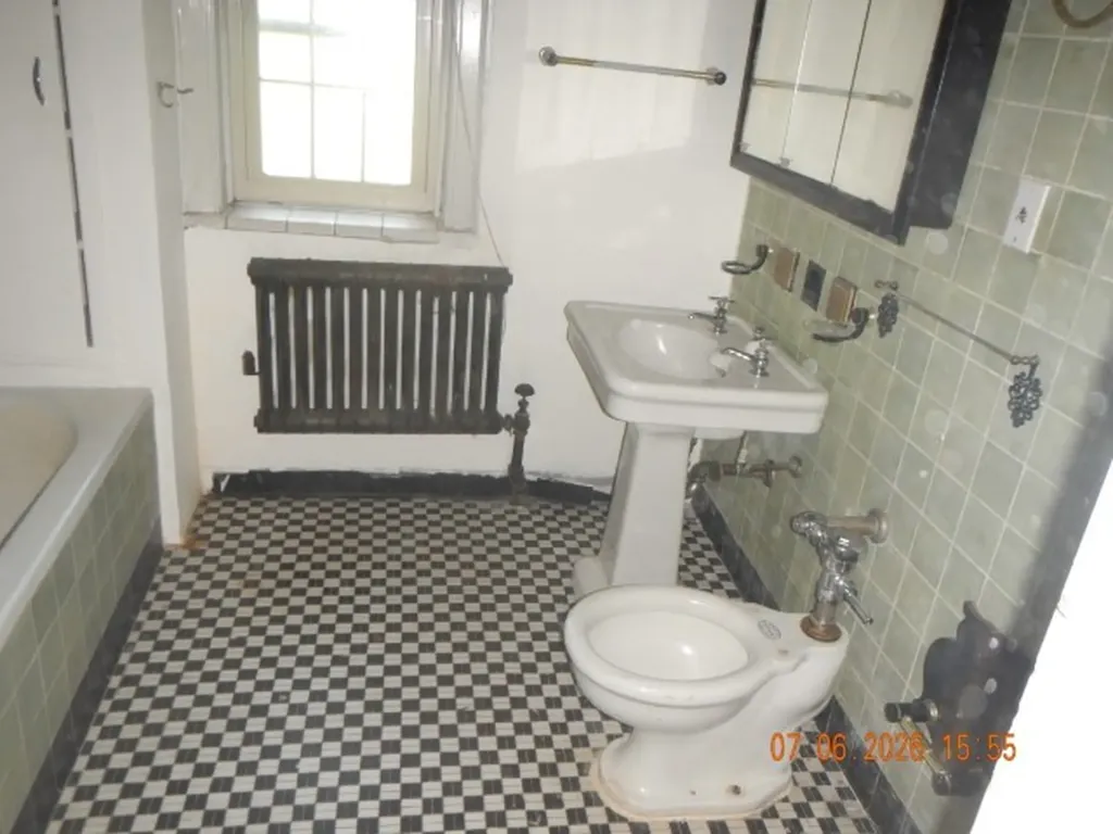 2200 East 70th Place Chicago IL 60649