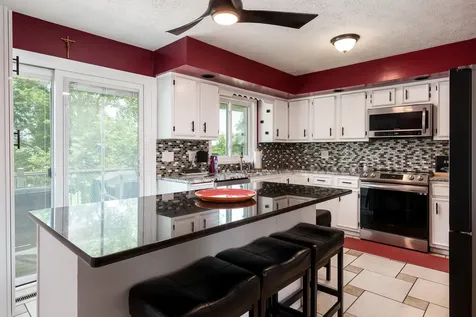 280 Knoll Road Belvidere IL 61008