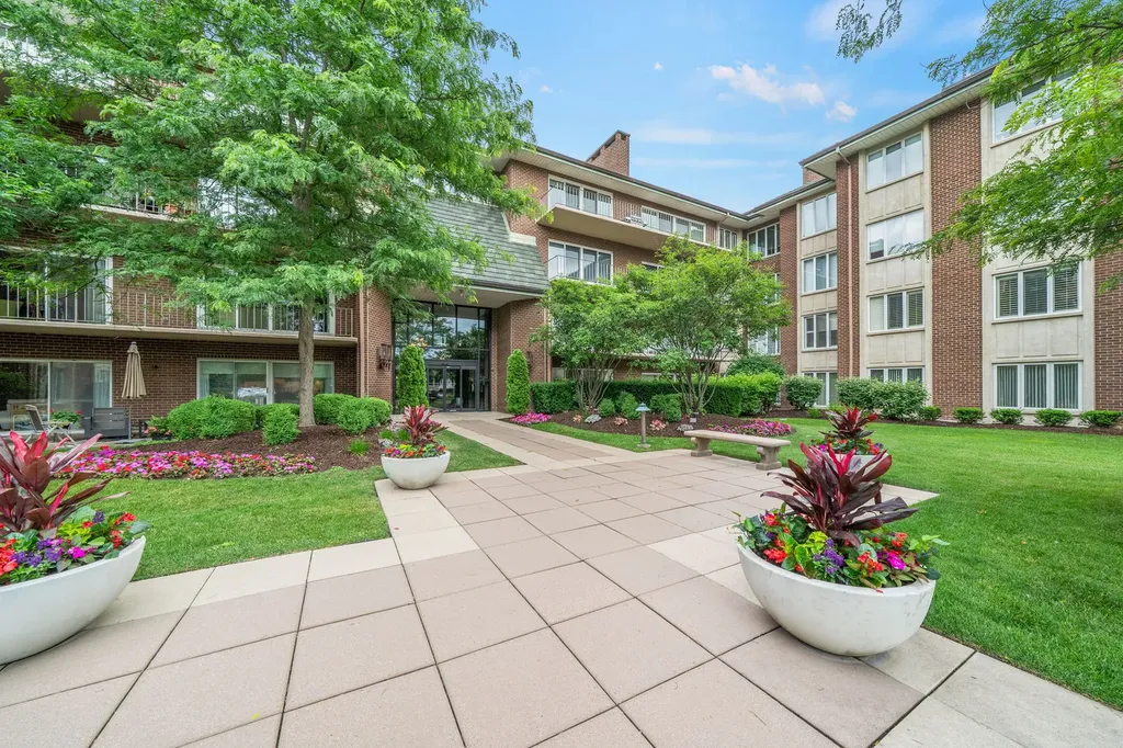 5 Oak Brook Club Drive Oak Brook IL 60523