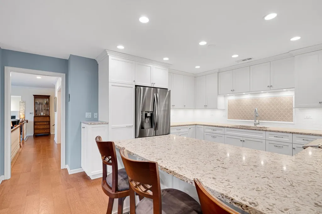 5 Oak Brook Club Drive Oak Brook IL 60523