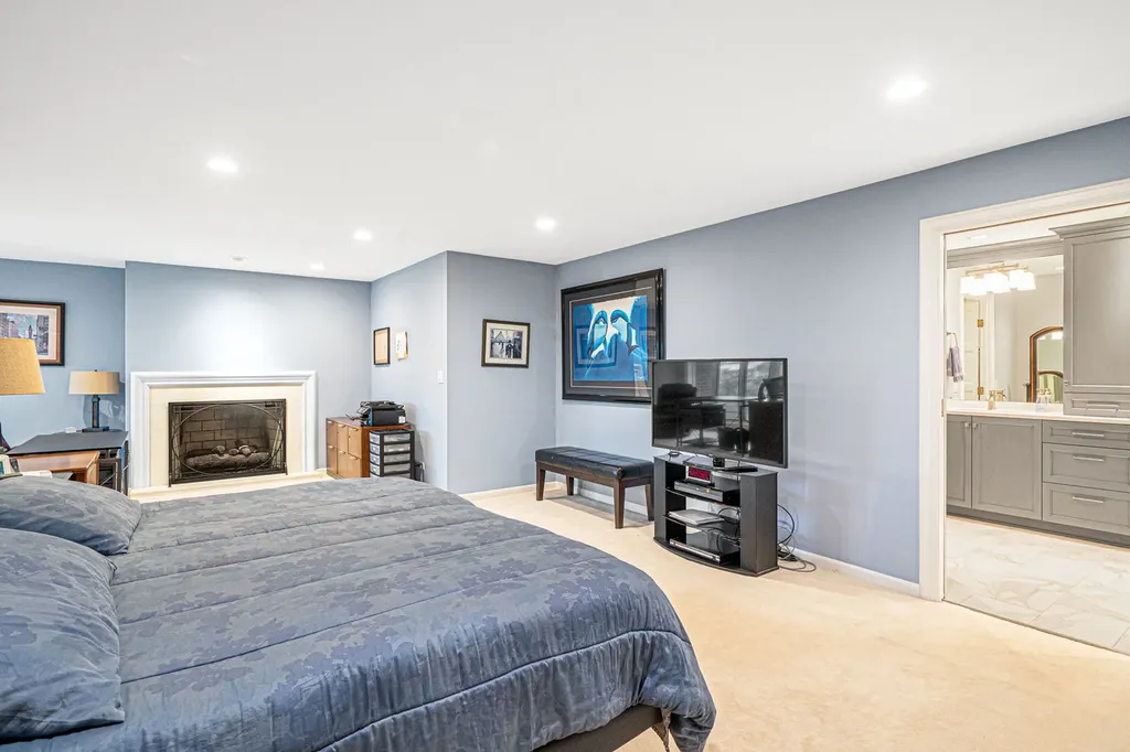 5 Oak Brook Club Drive Oak Brook IL 60523