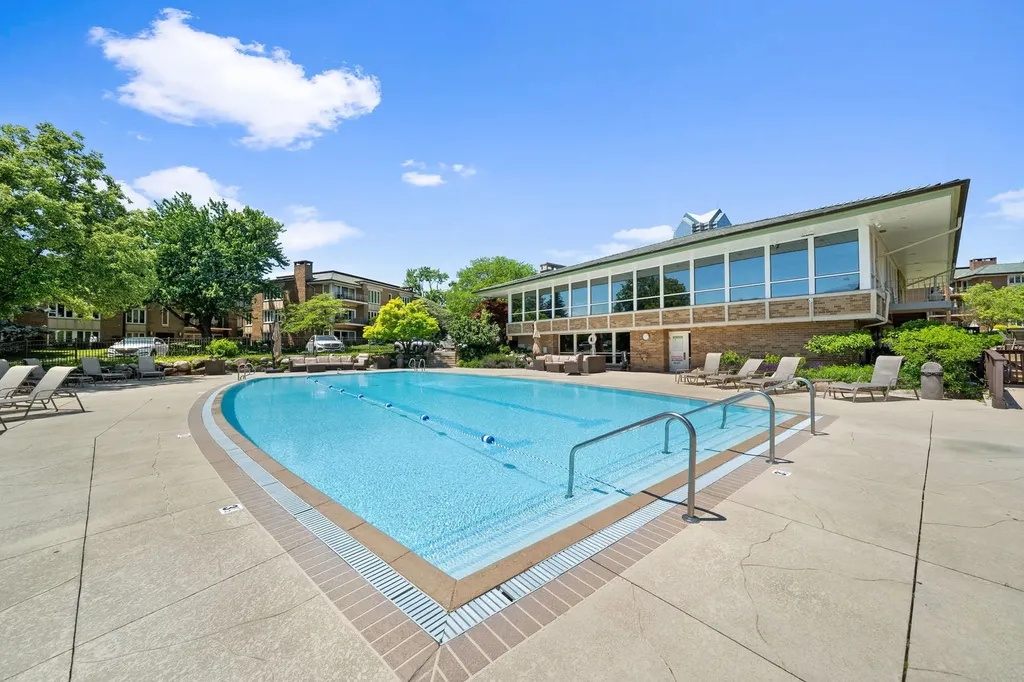 5 Oak Brook Club Drive Oak Brook IL 60523