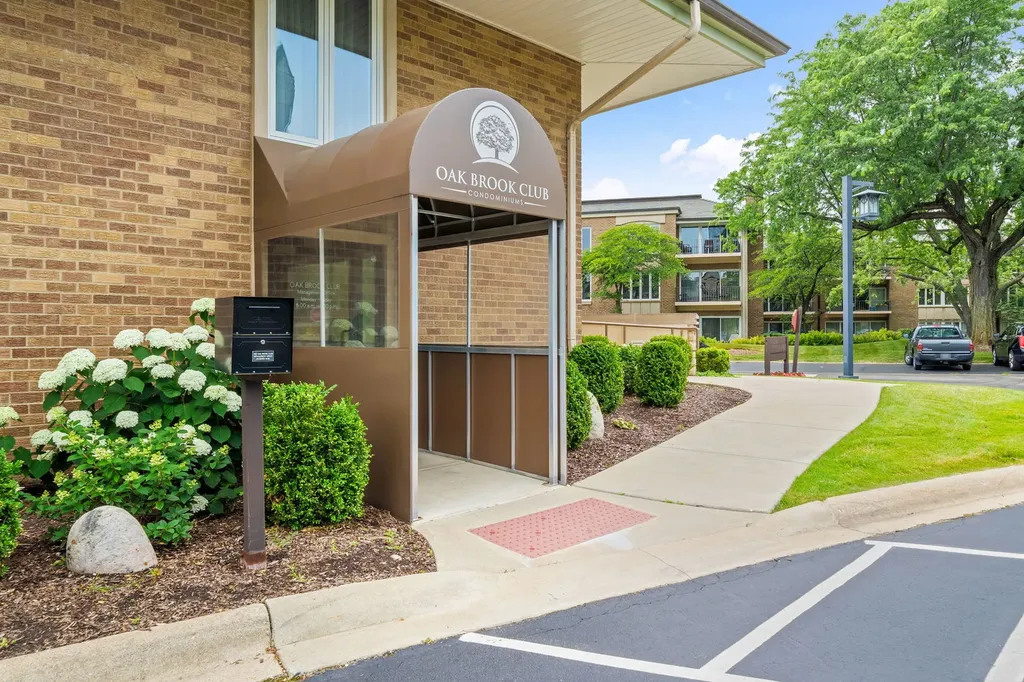 5 Oak Brook Club Drive Oak Brook IL 60523