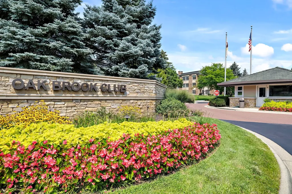 5 Oak Brook Club Drive Oak Brook IL 60523