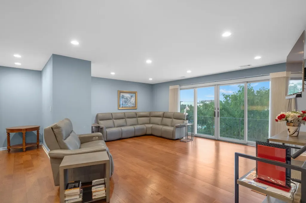 5 Oak Brook Club Drive Oak Brook IL 60523