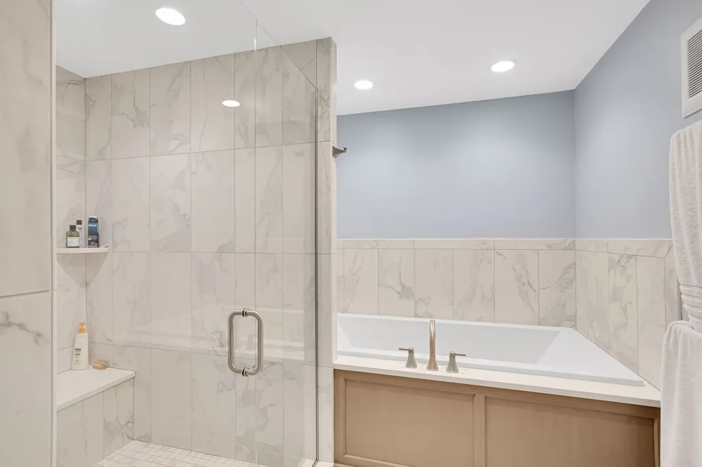 5 Oak Brook Club Drive Oak Brook IL 60523