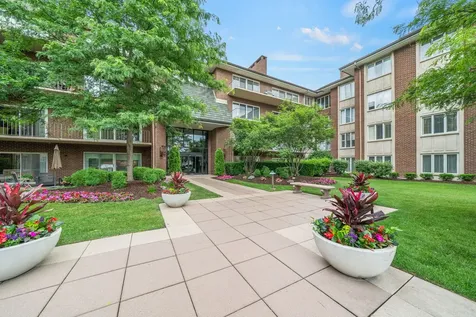 5 Oak Brook Club Drive Oak Brook IL 60523