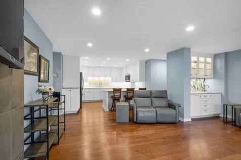 5 Oak Brook Club Drive Oak Brook IL 60523
