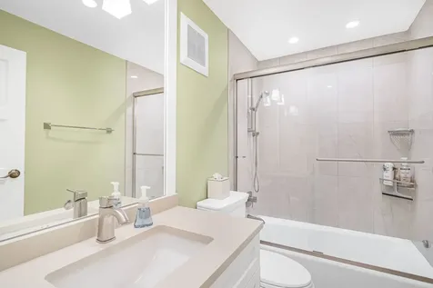 5 Oak Brook Club Drive Oak Brook IL 60523