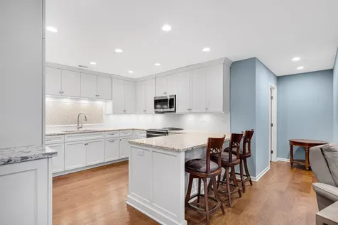 5 Oak Brook Club Drive Oak Brook IL 60523