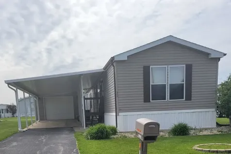 20 Swallow Lane Beecher IL 60401