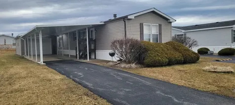 20 Swallow Lane Beecher IL 60401