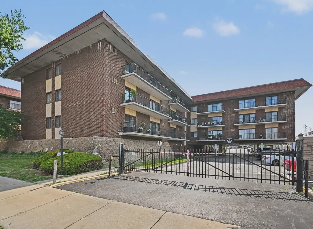 9520 Mayfield Avenue Oak Lawn IL 60453