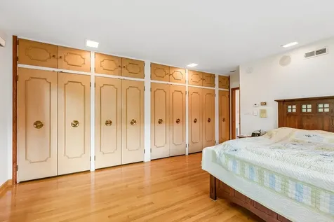 6444 North Kenton Avenue Lincolnwood IL 60712