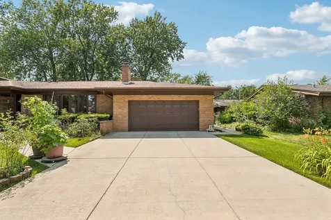 6444 North Kenton Avenue Lincolnwood IL 60712