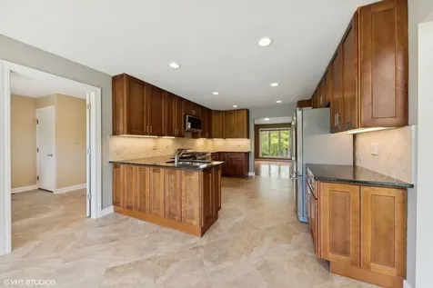 15020 King Drive Green Oaks IL 60048