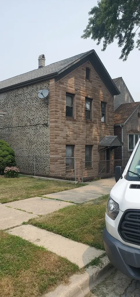 2704 South Hillock Avenue Chicago IL 60608