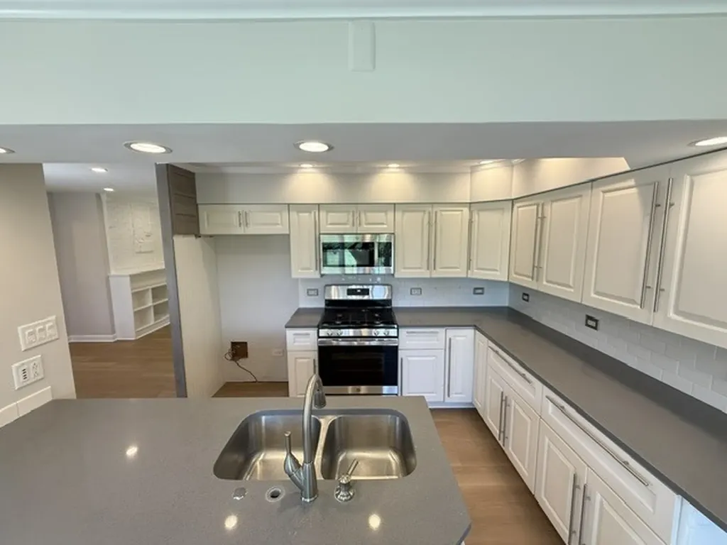 7141 Wolf Road Indian Head Park IL 60525