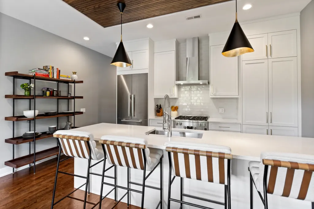 2712 West Montrose Avenue Chicago IL 60618