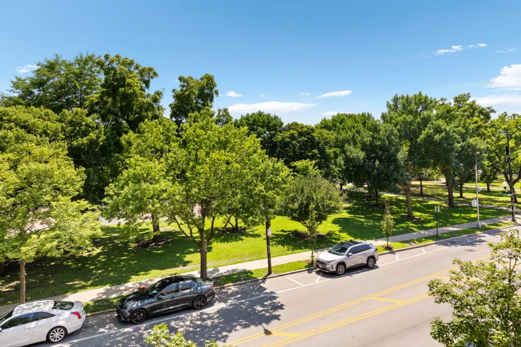 2712 West Montrose Avenue Chicago IL 60618