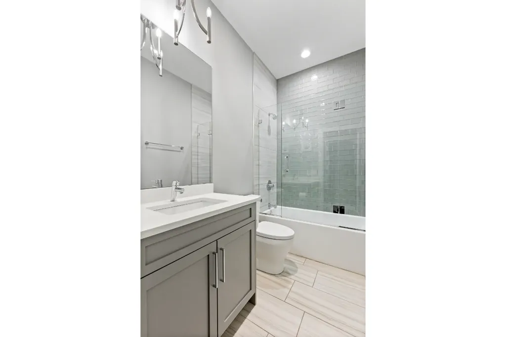 2712 West Montrose Avenue Chicago IL 60618