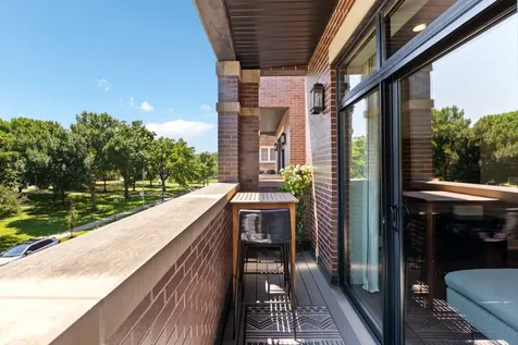 2712 West Montrose Avenue Chicago IL 60618