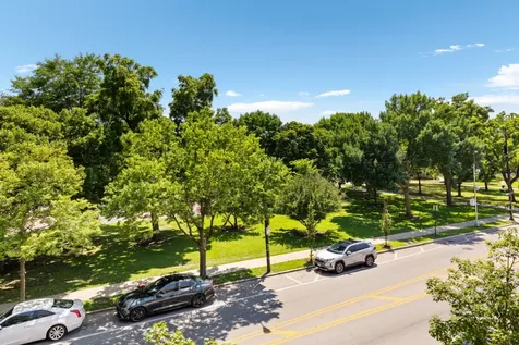 2712 West Montrose Avenue Chicago IL 60618