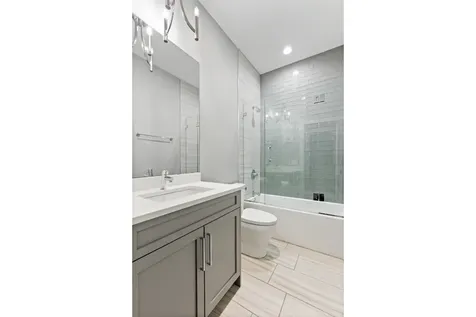 2712 West Montrose Avenue Chicago IL 60618